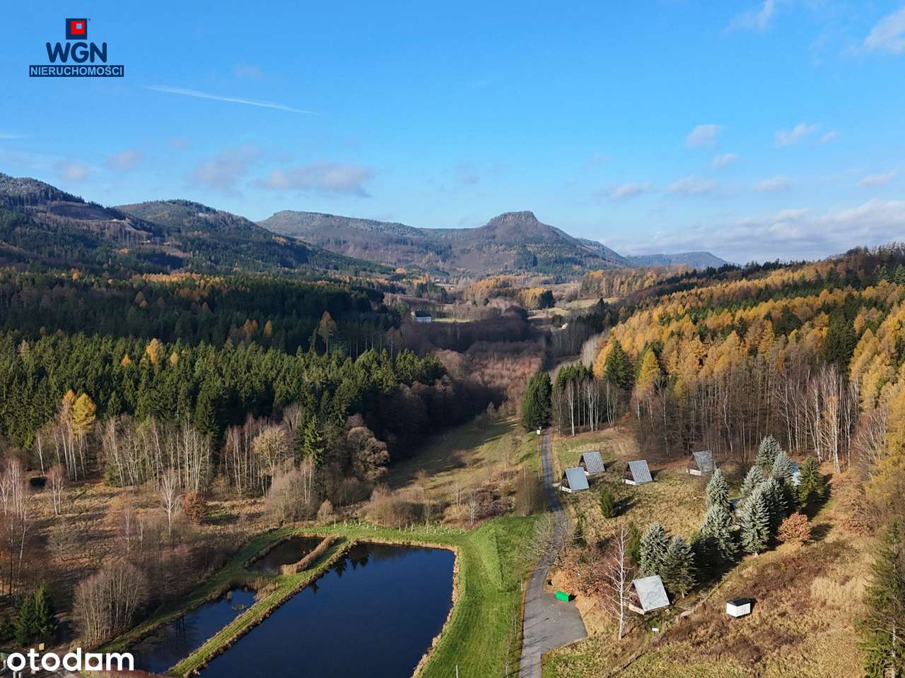 Grunt zabudowany 10-ma domkami nad jeziorem - na sprzedaż.-11