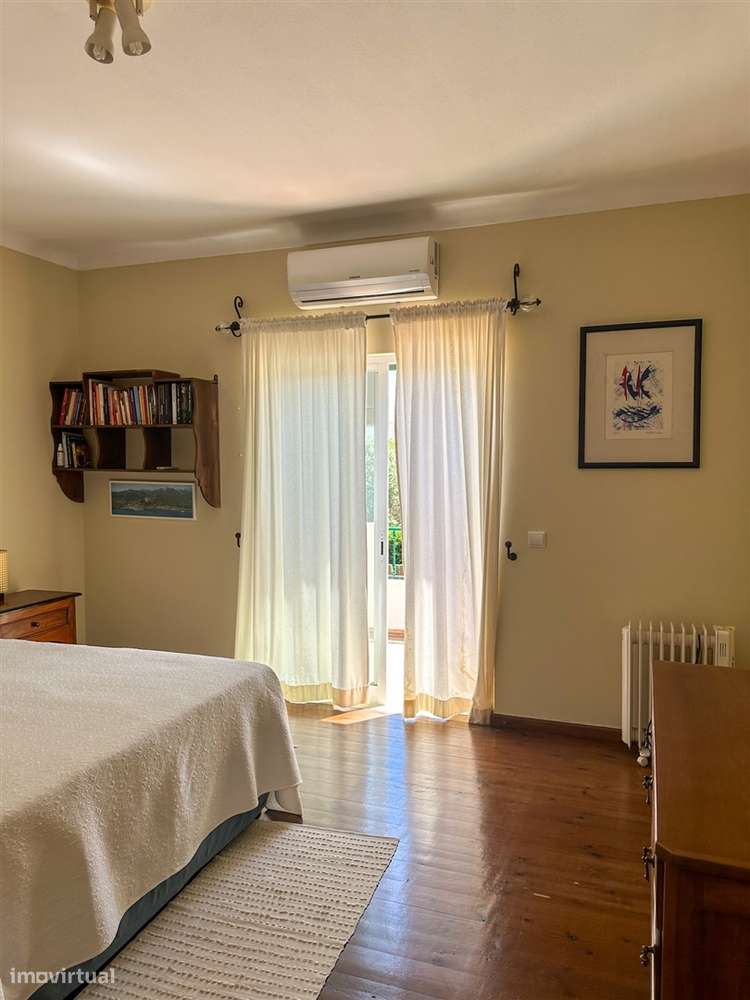 Moradia T5 com piscina e jardim a poucos metros da Praia do Alemão – A-51