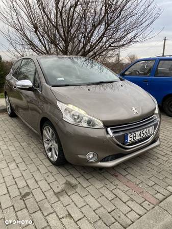 Peugeot 208 - 1