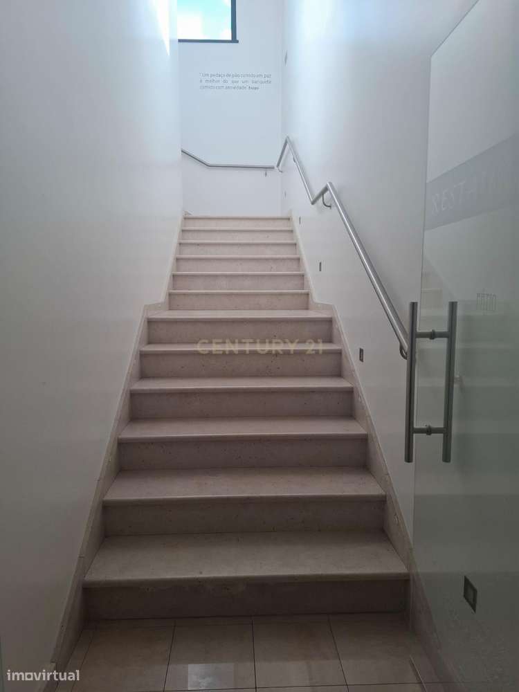 Café em Paço da Comenda com Acesso Direto e Espaço Aberto-6