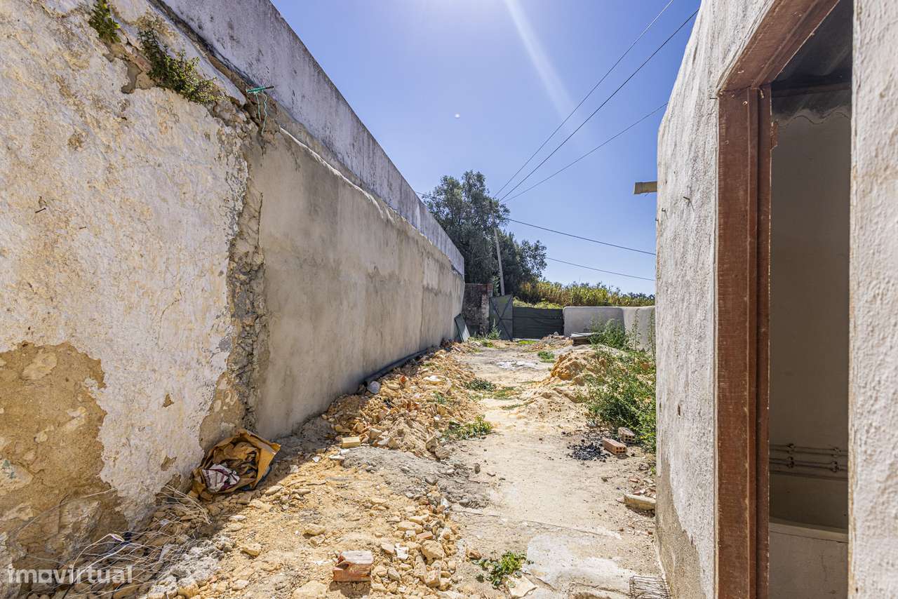 Moradia térrea com excelente área exterior, centro de Pontével-Cartaxo-22