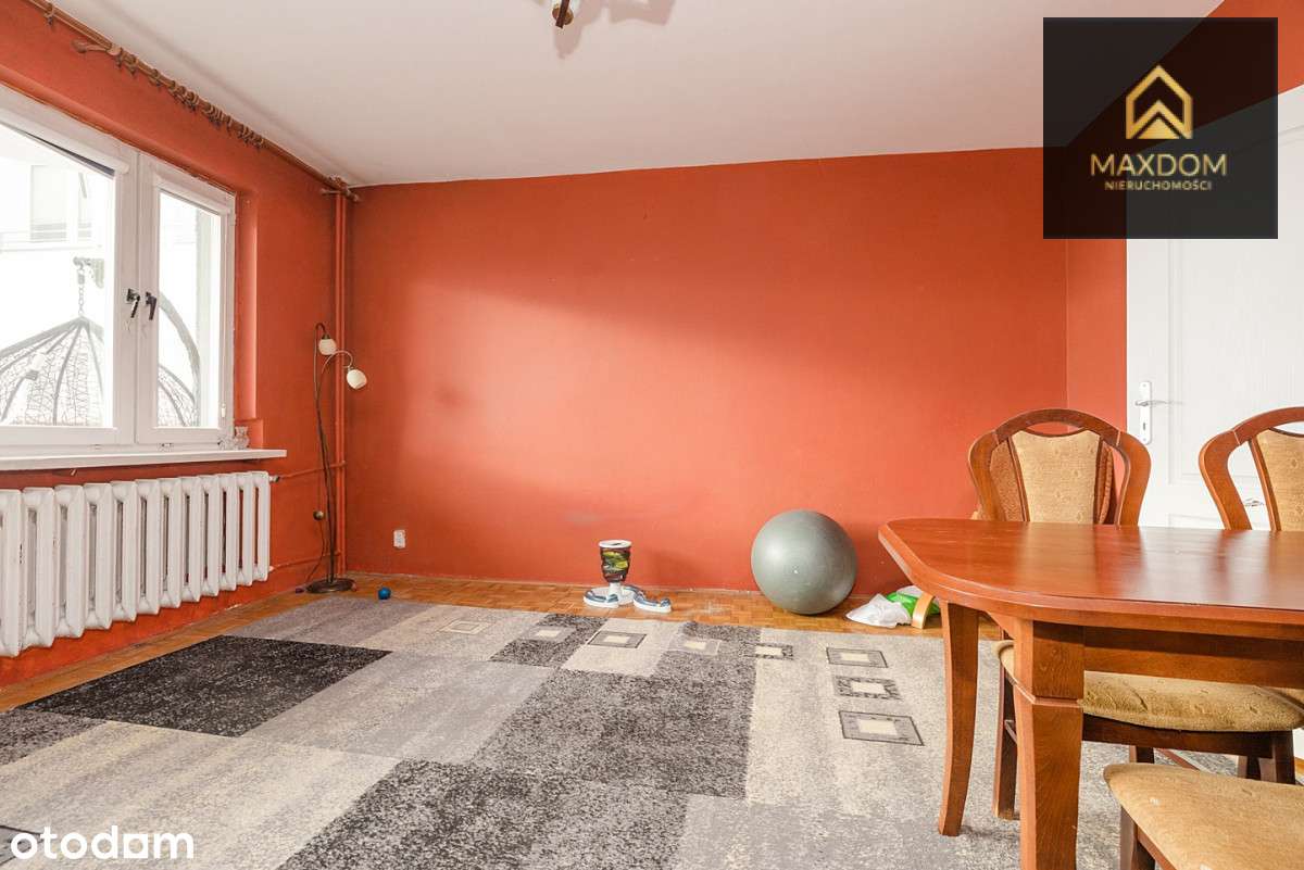 Przy samym wejściu do Metra Płocka + parking-13