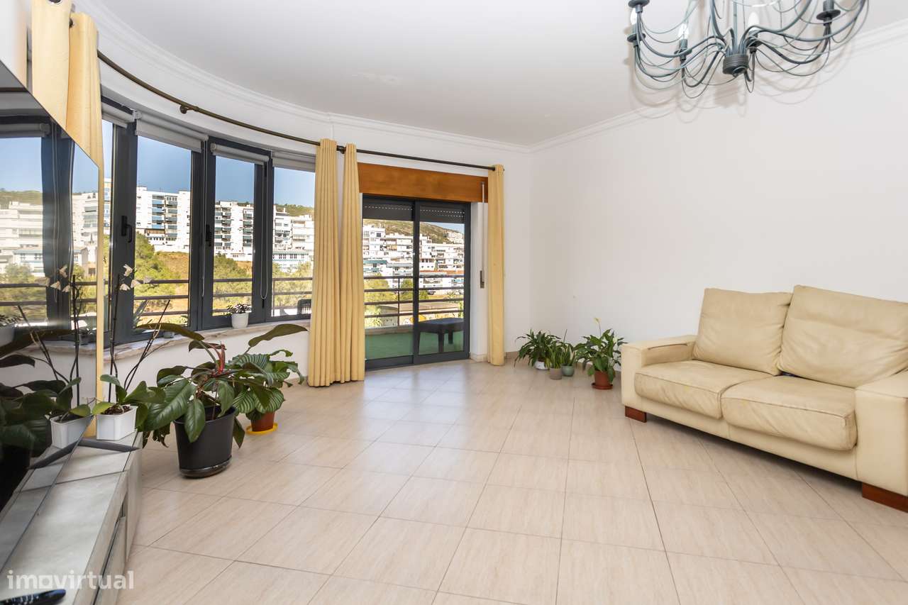 Apartamento T2 em Sesimbra num condomínio com piscina-7