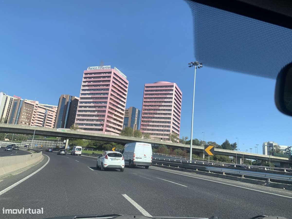 Parqueamento para 4 Motos , Piso entrada, segurança 24 horas - Grande imagem: 4/7