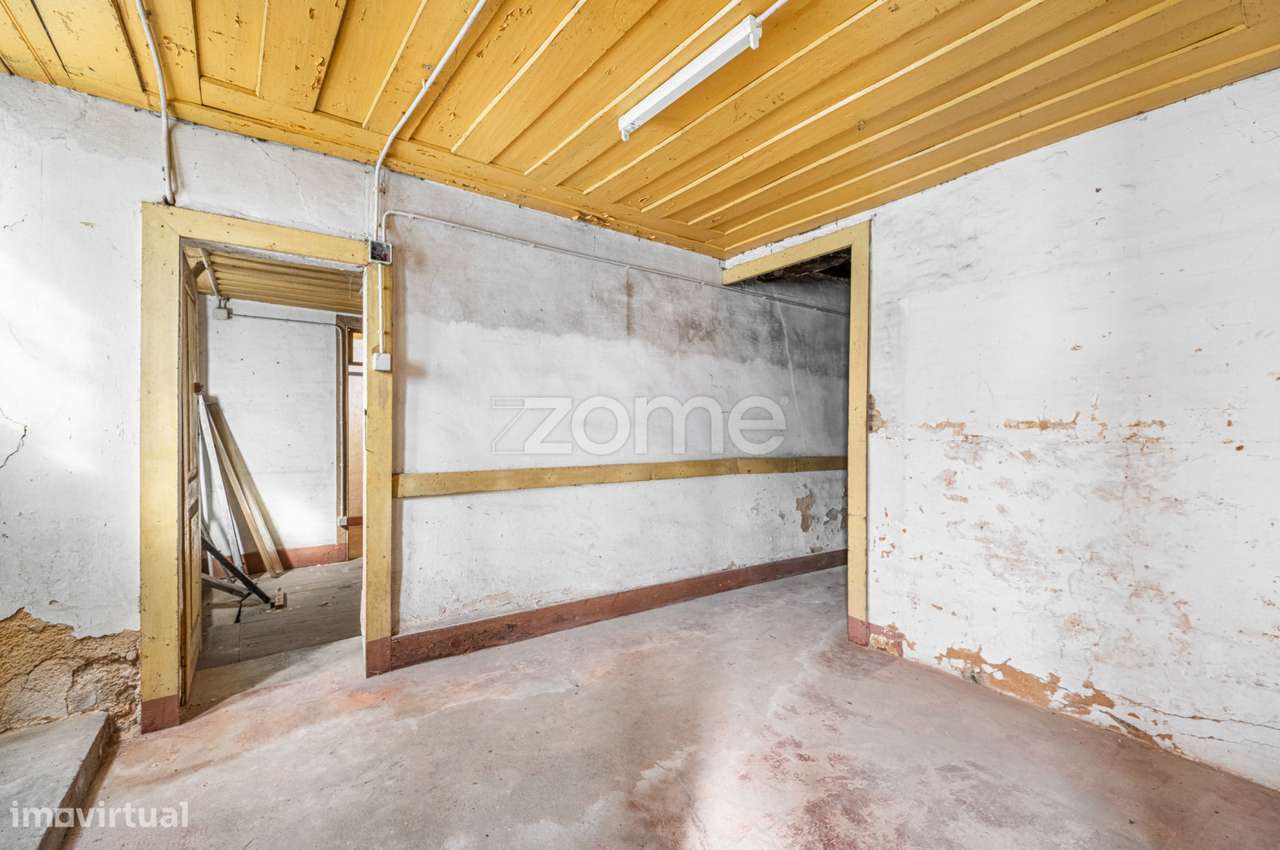 Moradia T4 com jardim e parqueamento no centro de Ovar - Grande imagem: 3/41