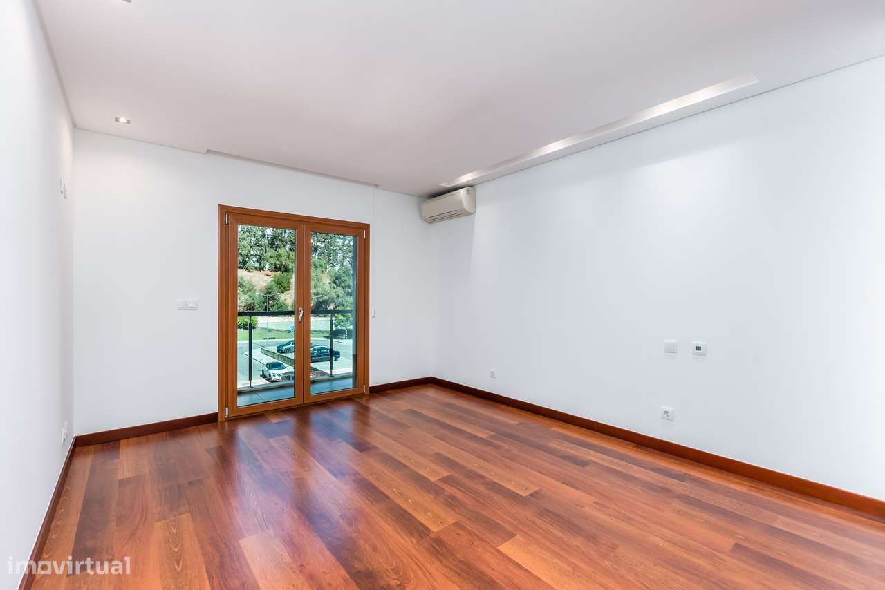 T2 | Condomínio Qta. Comendadeiras | Piscina | Varandas | Parqueamento-18