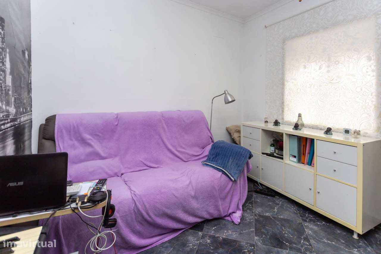 Moradia independente na Rua da Escola Nova-20