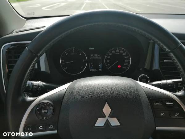 Mitsubishi Outlander 2.2 DID Instyle Navi - 17