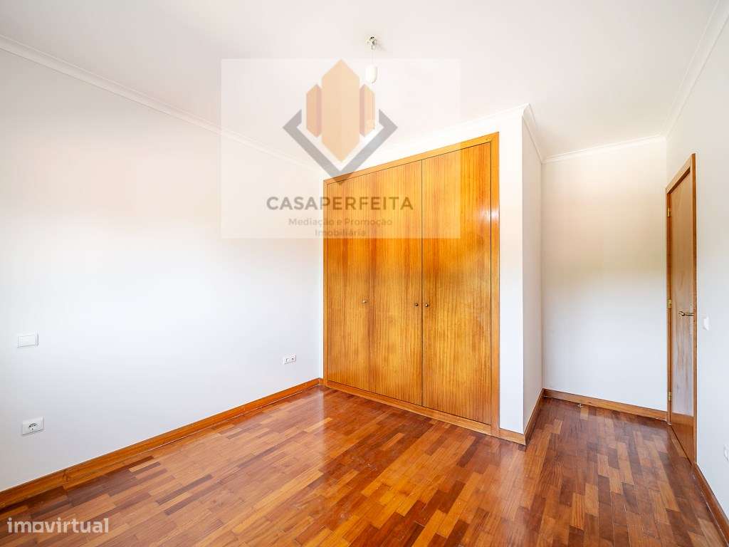 Fabuloso Apartamento T3 de 3 Frentes com Varanda e Box - Avintes-33