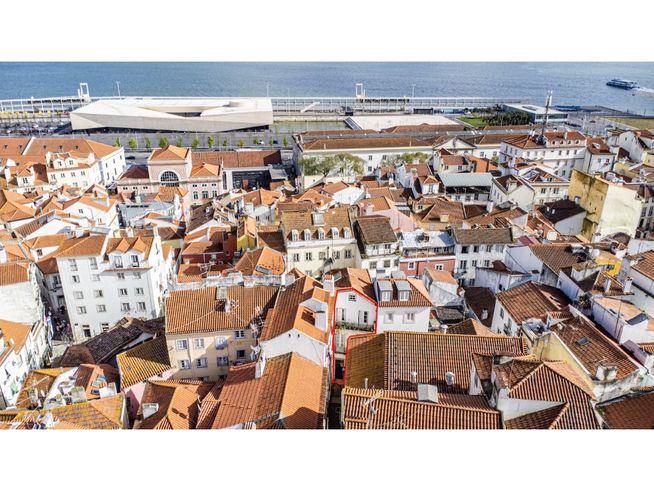 Prédio Típico para Reabilitar em Alfama com Vista Rio e Potencial d...-13