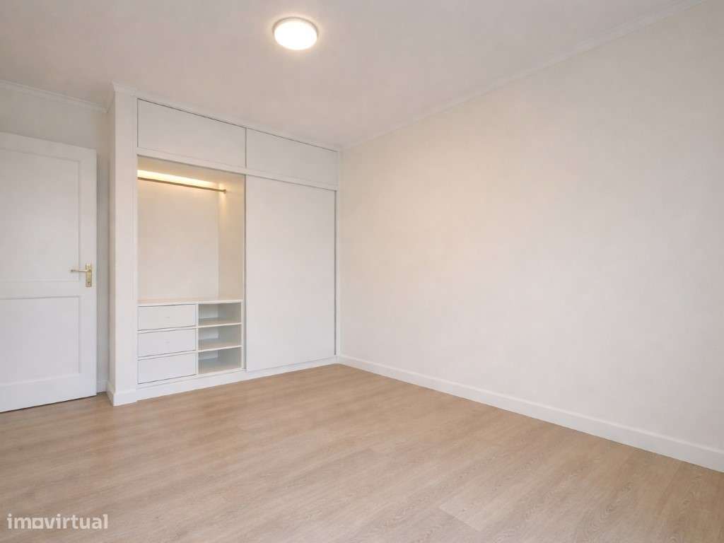 T2 com terraço e varanda | Totalmente renovado-11