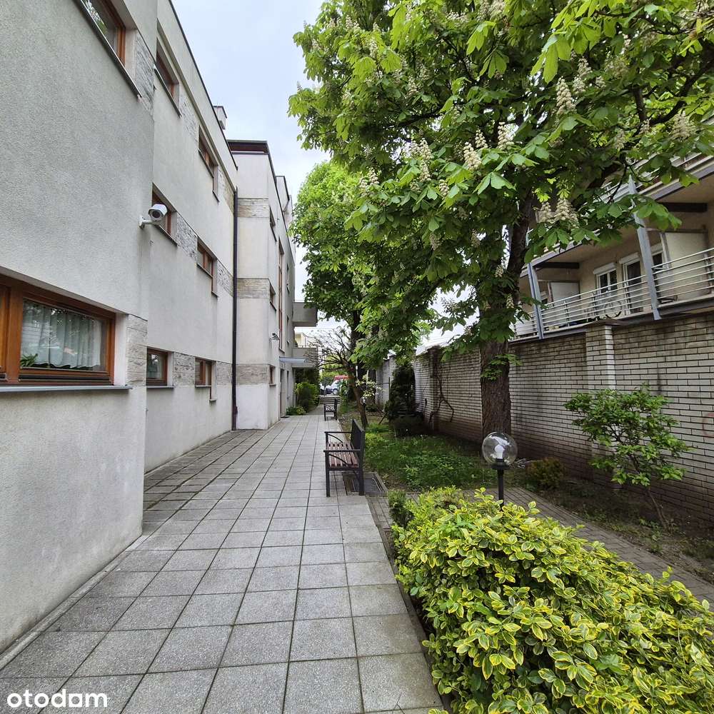 Bronowice ul. Lea. Przestronne 4-pokojowe mieszkanie z balkonem.-2