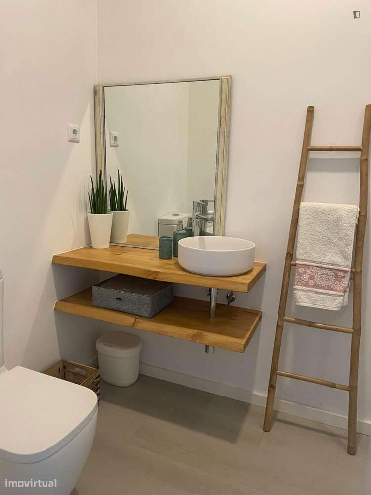 Quarto - localizado em Matosinhos - Grande imagem: 5/7