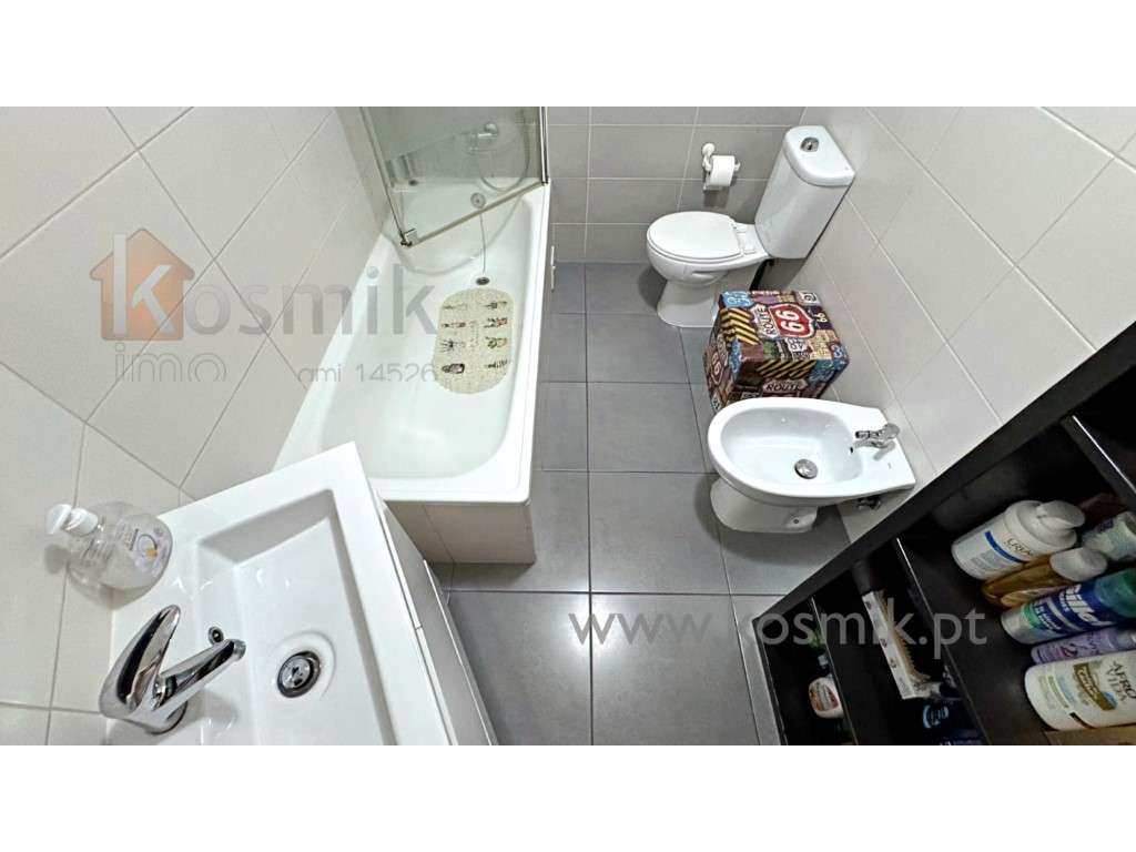 T2 Condomínio fechado . 2xGaragem - Varanda - Vistas - Cozinha equi...-26