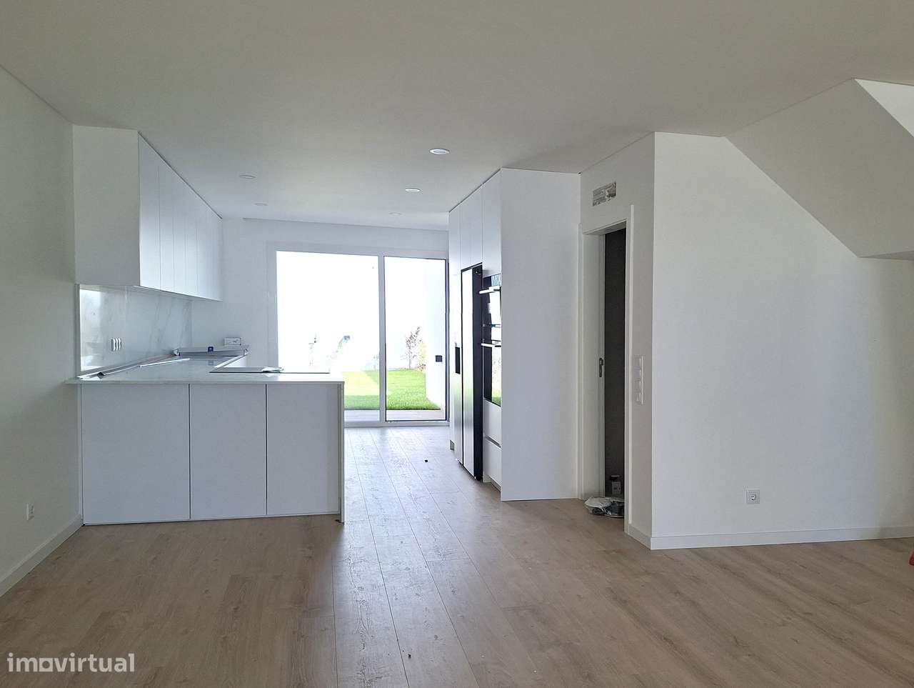 Moradia T3 nova com jardim em São Domingos de Rana-5