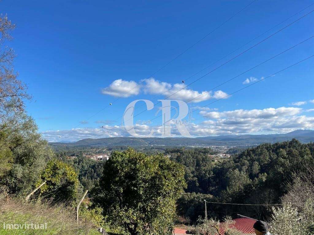 Casa de 4 quartas renovada com terreno em Vila Nova de Poiares-29