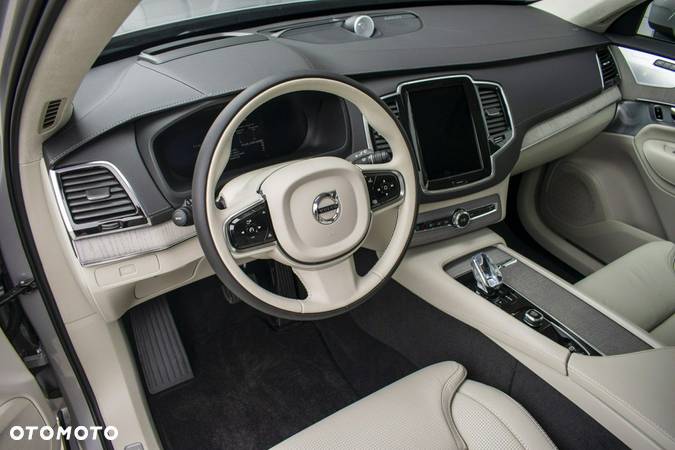 Volvo XC 90 - 9