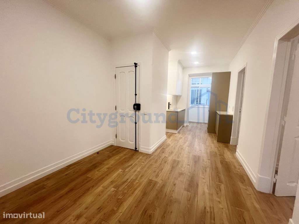 T2 totalmente renovado com excelente luminosidade e vista lateral p...-15