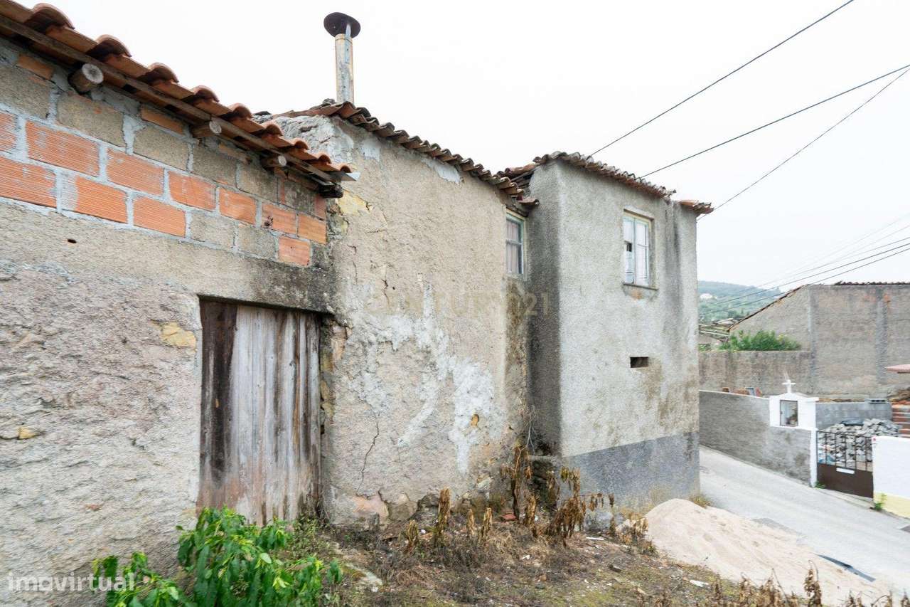 Moradia para recuperar - Semide - Grande imagem: 4/10