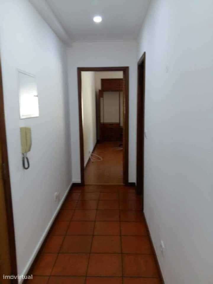 T2 mobilado e equipado + garagem Celas - Grande imagem: 5/9