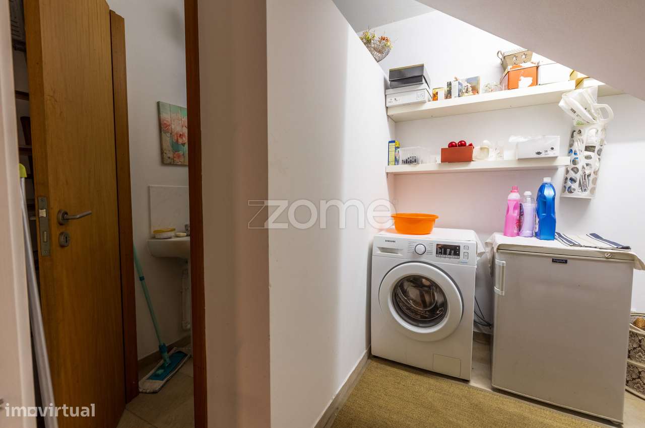 Moradia Geminada T3 em Aldão-36