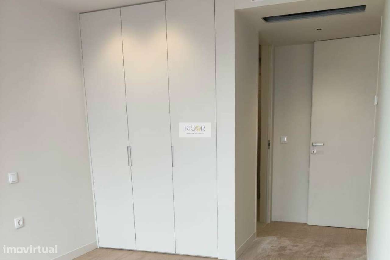 Apartamento T2+1 com varanda na sala a sul em Matosinhos-4