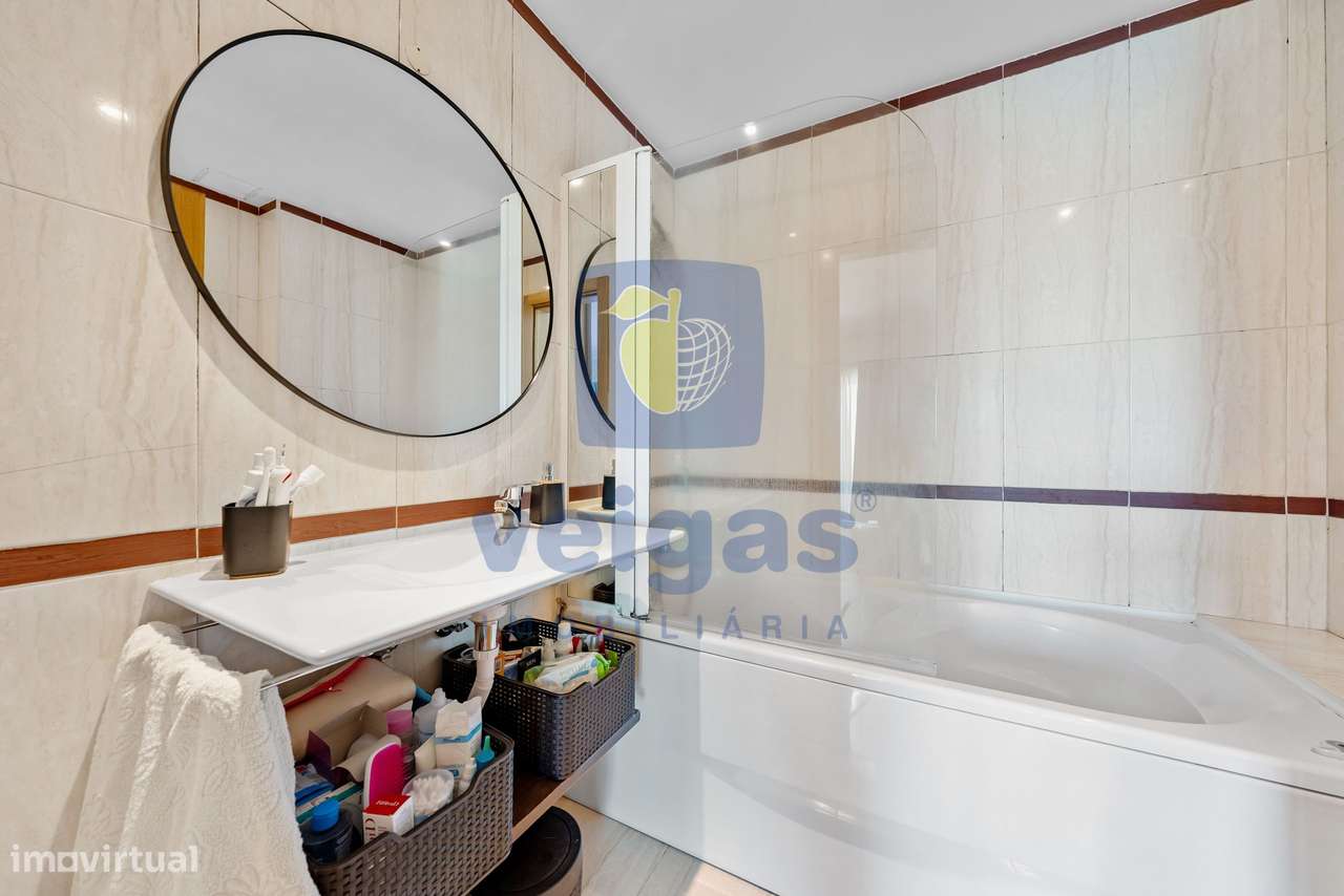 Moradia V4 com garagem em Alhos Vedros-20