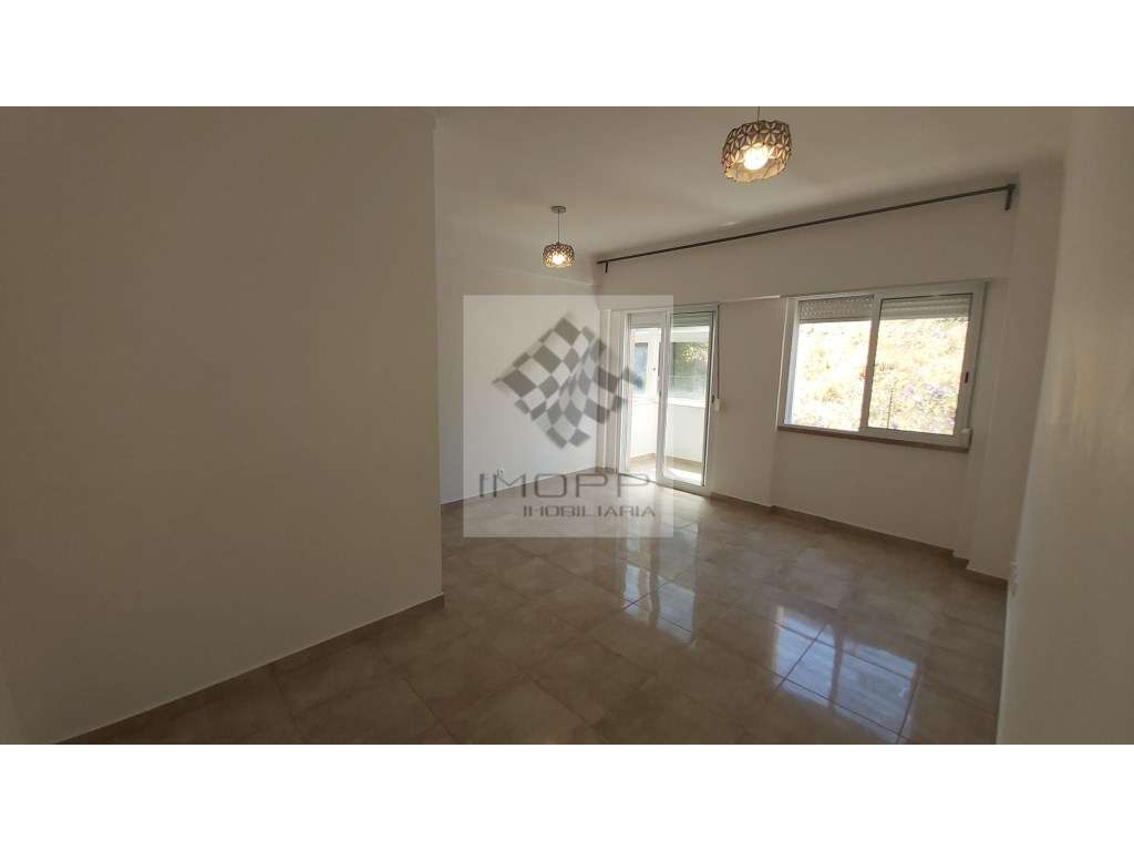 Apartamento T1 em Campo de Ourique - Grande imagem: 2/20