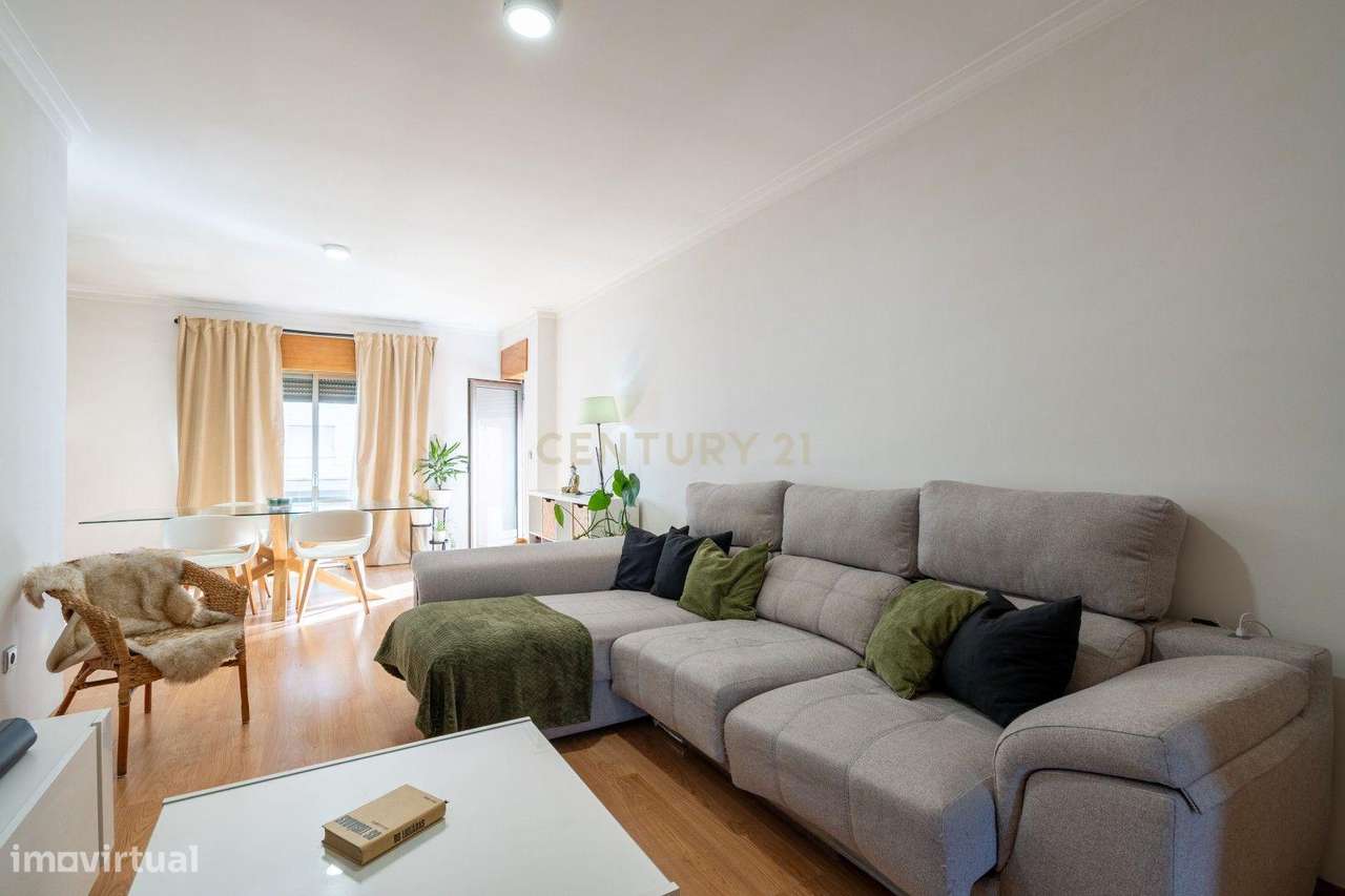 Excelente Apartamento T2 com elevador e garagem-15