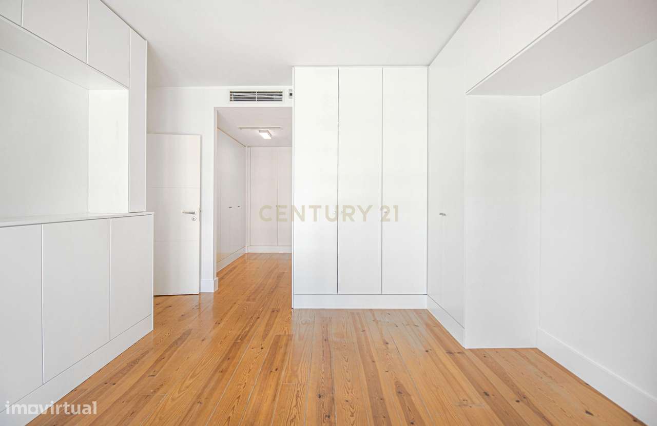 Apartamento T4 +1 com 272 m2 Vista Panorâmica em Lisboa e 3 Lugares de-30