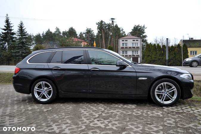 BMW Seria 5 525d Touring - 14