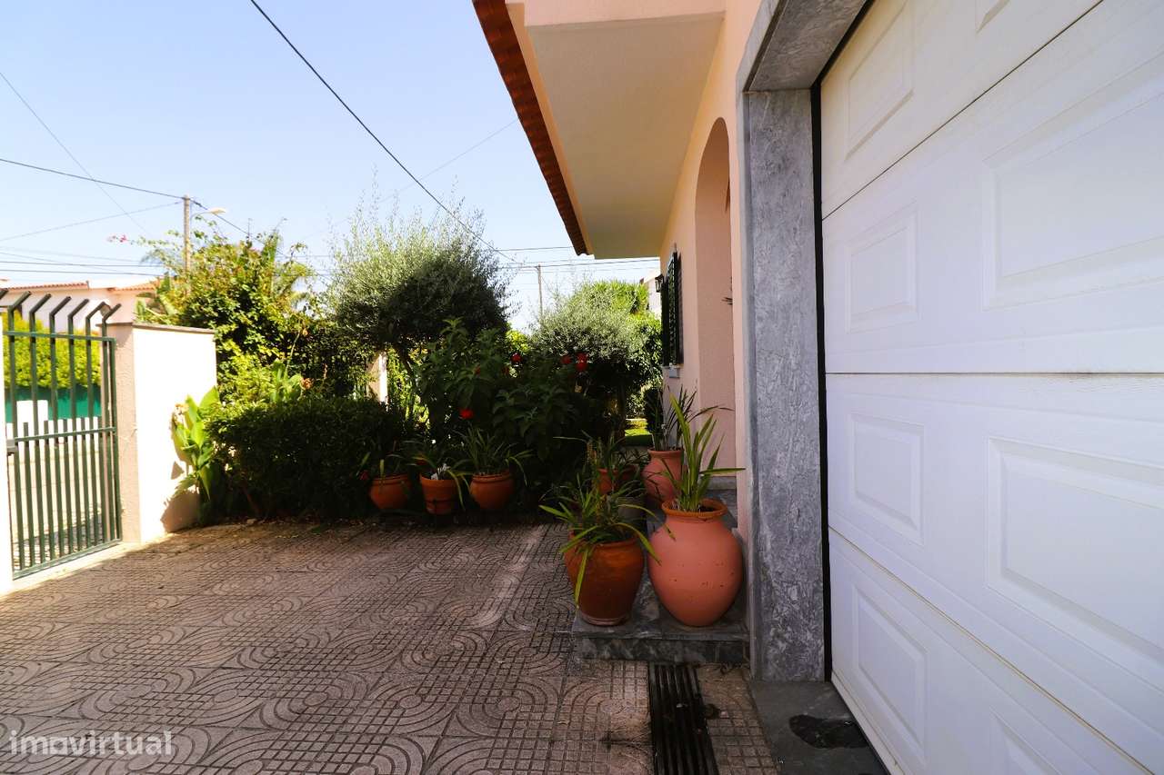 Moradia T4 com Piscina, Cave Ampla-12