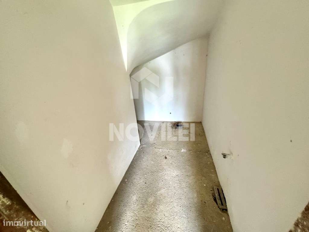 Moradia isolada T3 de cave e rés do chão próxima da Nazaré.-26