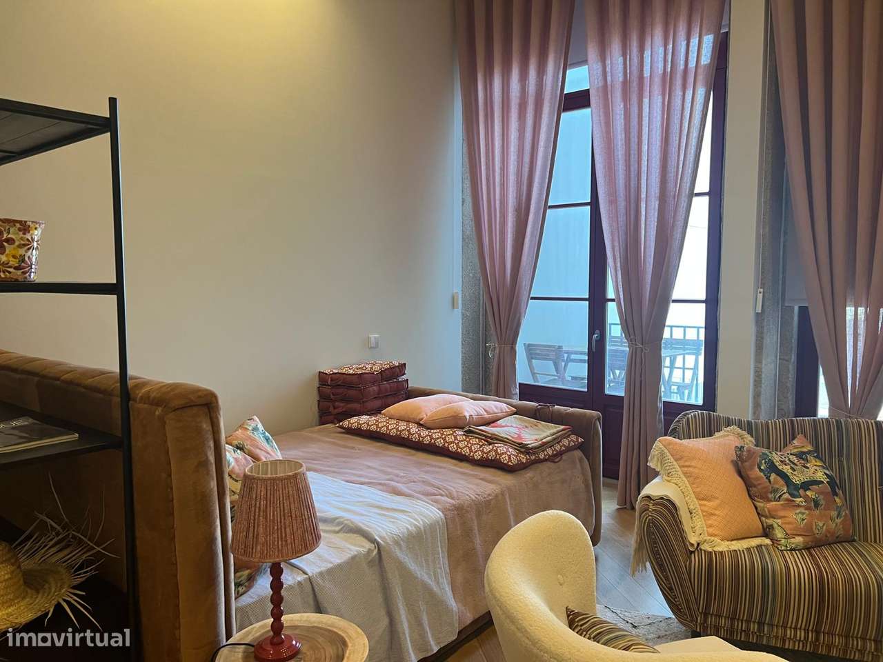 T0 luxuoso, mobilado e equipado, no centro-11