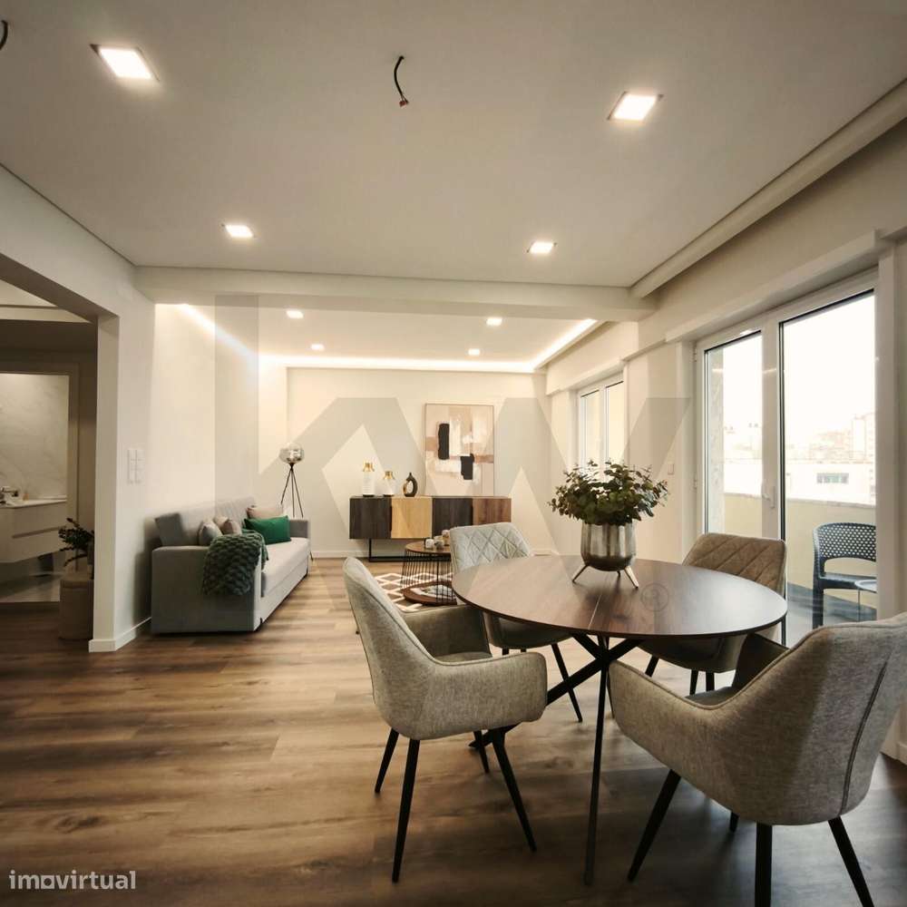 T3 No Bairro De Santa Cruz De Benfica Completamente Remodelado