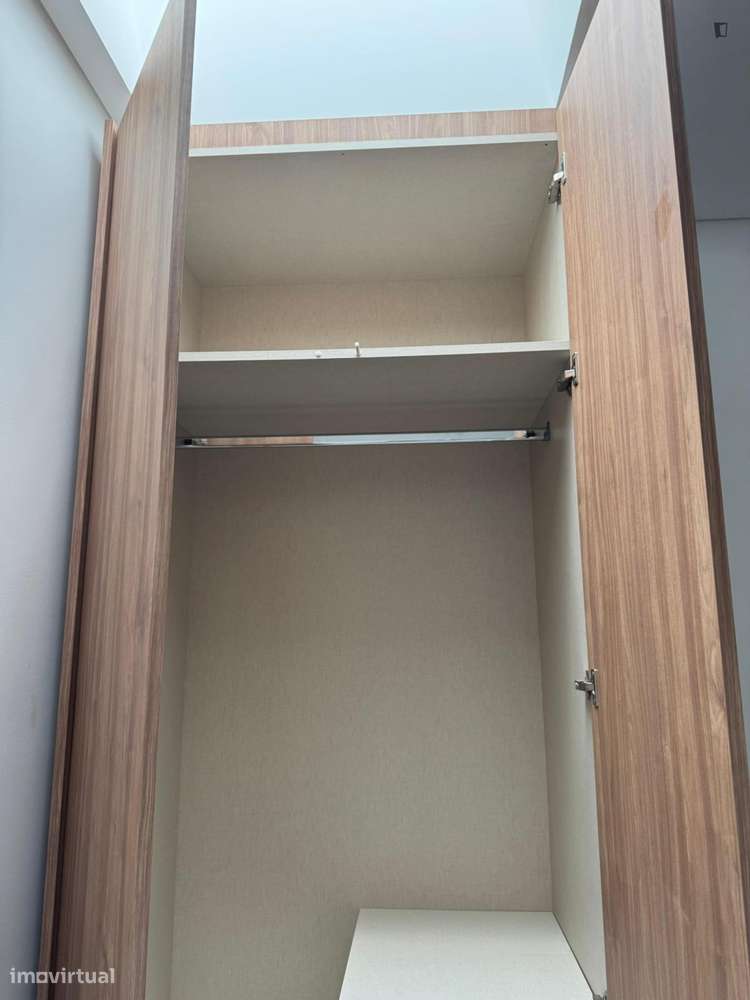 Quarto - localizado em Paranhos Porto - Grande imagem: 5/10