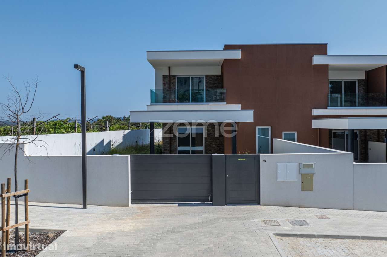 Moradia T3+1 Novas de Arquitetura Moderna na Trofa - Grande imagem: 2/51