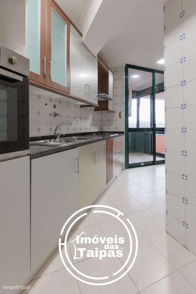 Vende-se T2 Junto às Escolas - Caldas das Taipas - Grande imagem: 2/18