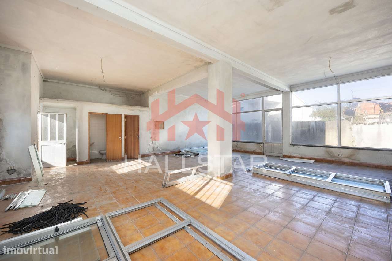 Prédio / 3 Pisos / Loja / 2 Apartamentos T3 / Sótão / Barosa - Grande imagem: 5/38