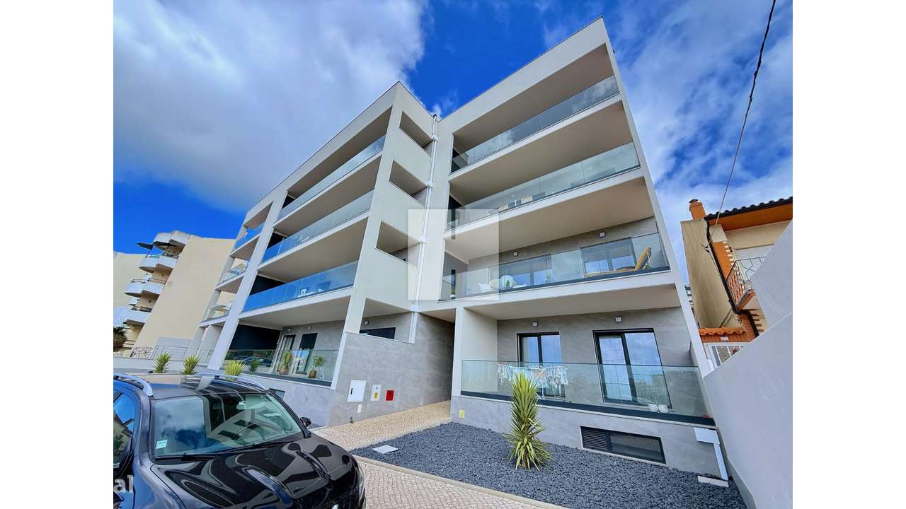 Espaçoso T4+1 Duplex c/ Vista Mar-2