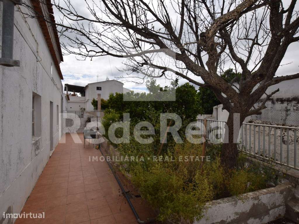 Moradia T3 isolada com terreno e furo em Querença - Grande imagem: 5/32