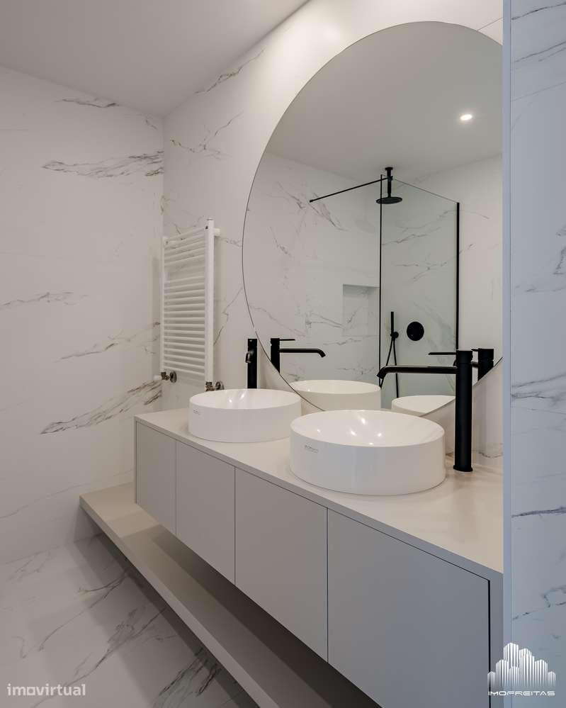 Fantástica Penthouse T4 com três Frentes e um Terraço de 120m2!-11