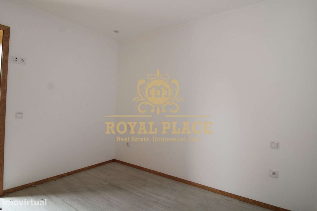 Moradia V2 Renovada com Anexo, Lourosa-18