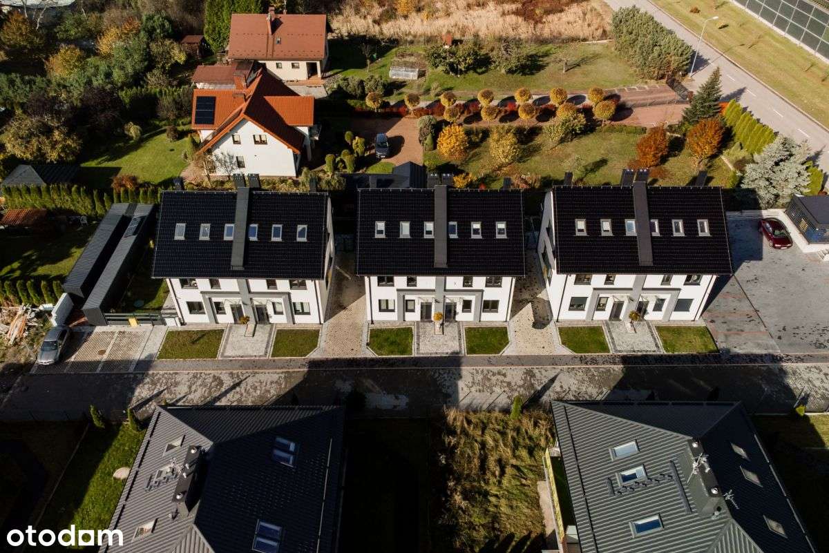 Mieszkanie z poddaszem i parkingiem. Taylora.-1