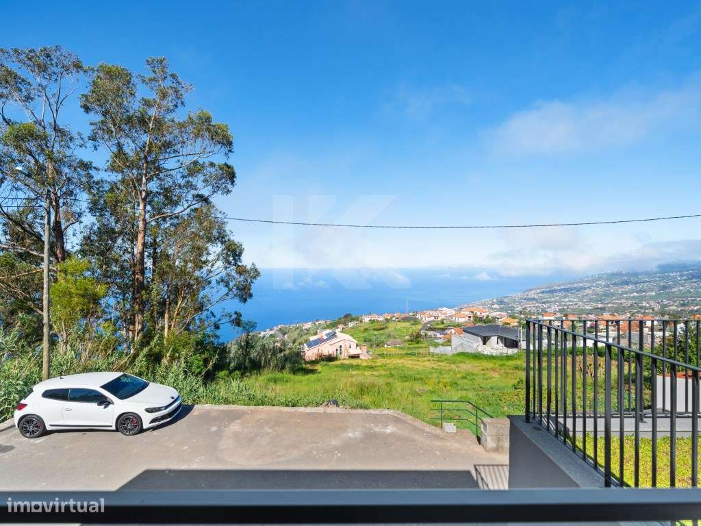 Moradia T3 com Piscina e Vista Mar no Arco da Calheta-31