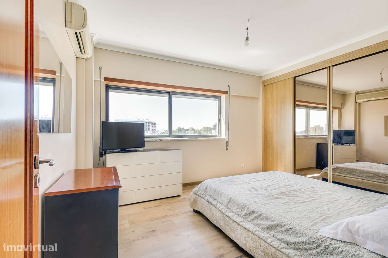 T3 nas Laranjeiras com Parqueamento e Arrecadação-18