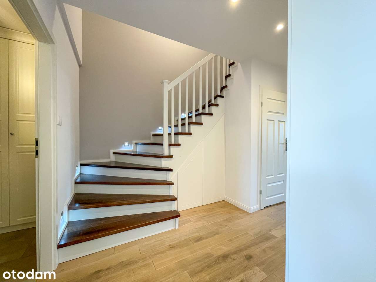 Stylowy i przestronny dom | 3 niezależne pokoje | ogród | garaż-2