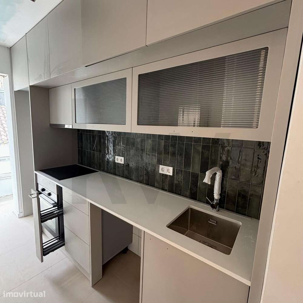 T1 Moderno com Varanda Ampla no Coração de Almada - Grande imagem: 4/21