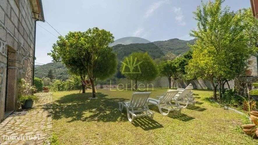 No coração do Gerês Moradia T4 com Jardim e Potencial para turismo-21