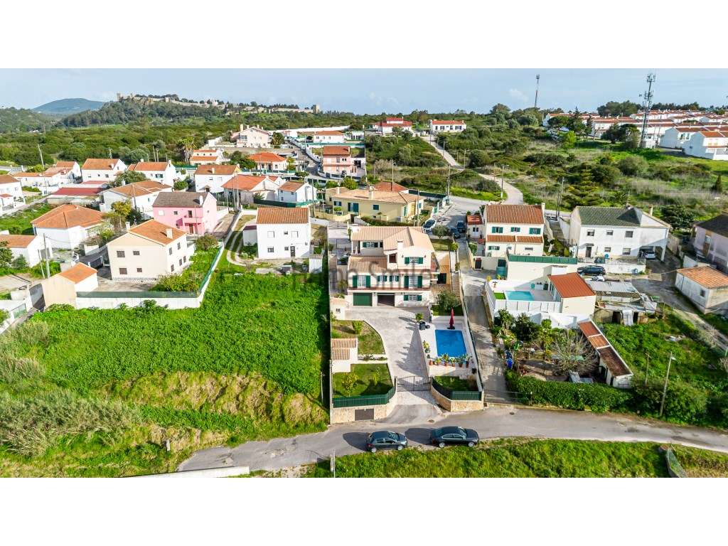 MORADIA COM PISCINA. EXCELENTE QUALIDADE-42